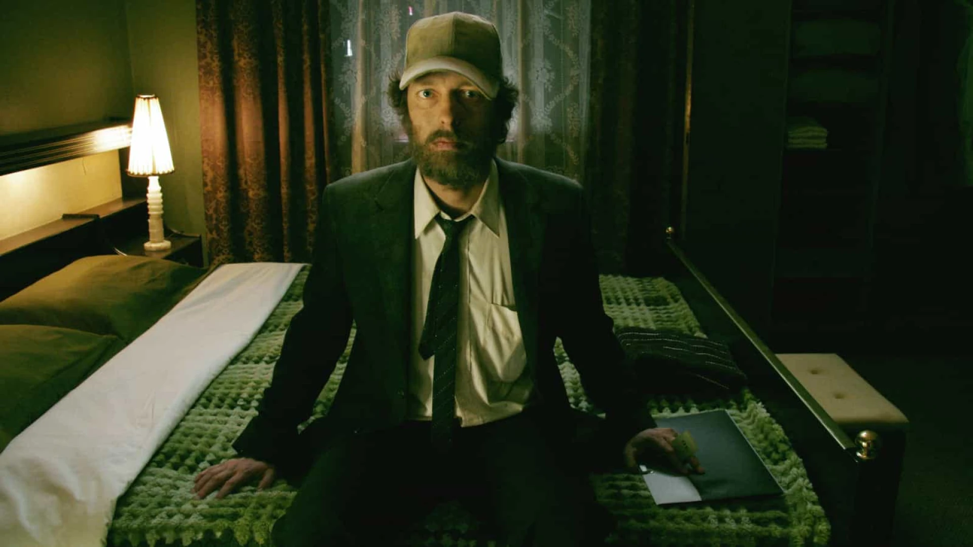 دانلود فیلم The Bothersome Man 2006