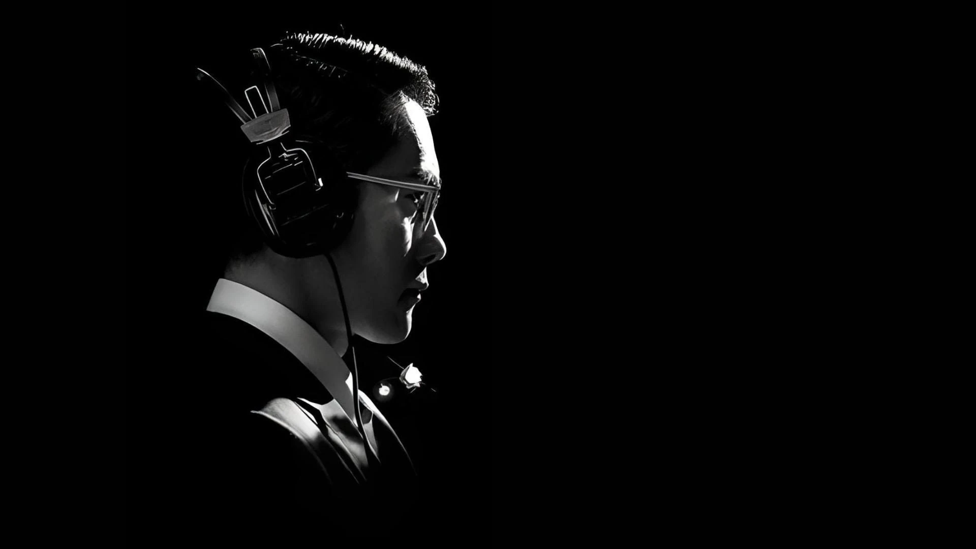 دانلود فیلم The Man Standing Next 2020